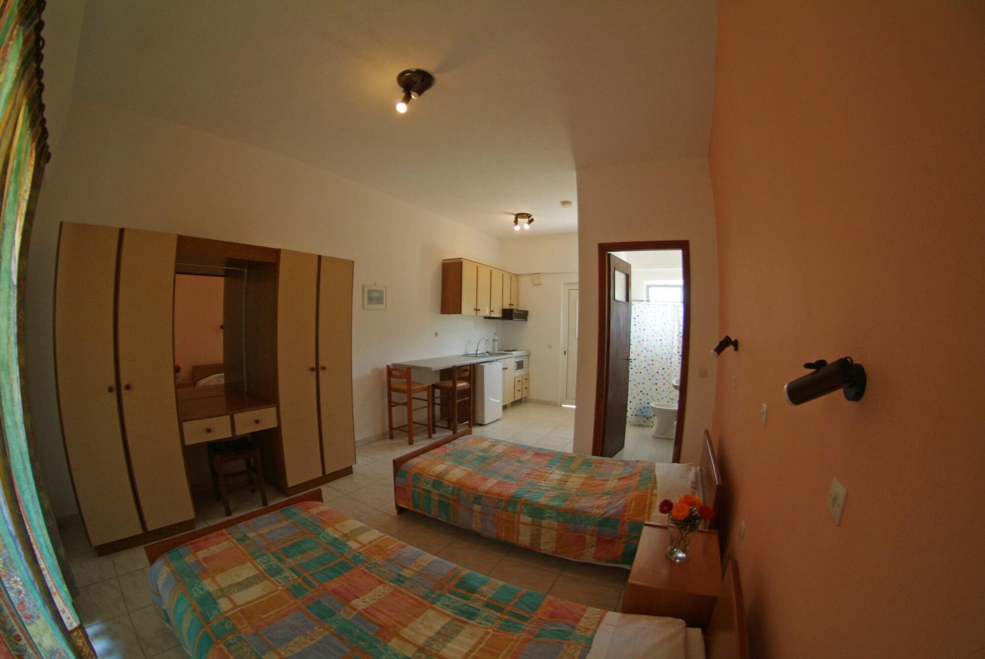 Marina Aparthotel 2*